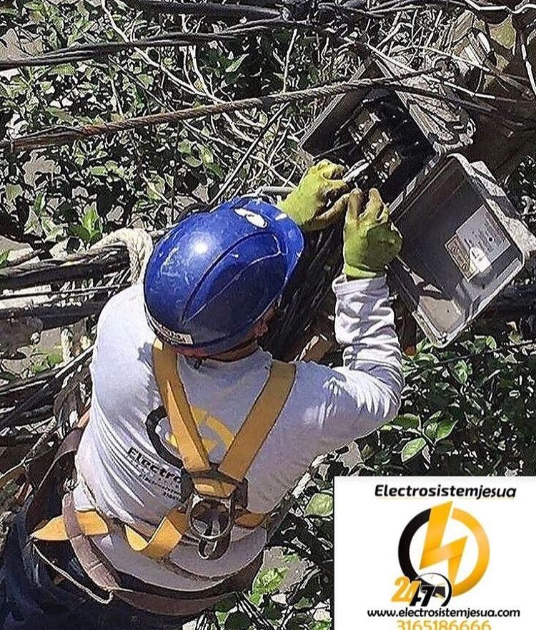 Realizando nuestros servicios eléctricos